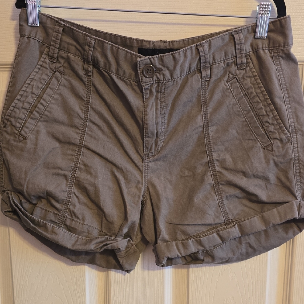 Stylish Women's Cargo Shorts in Brown